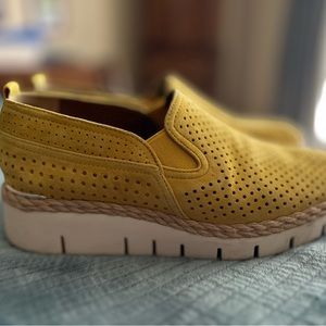 Franco Sarto suede casual size 5.5. Runs big